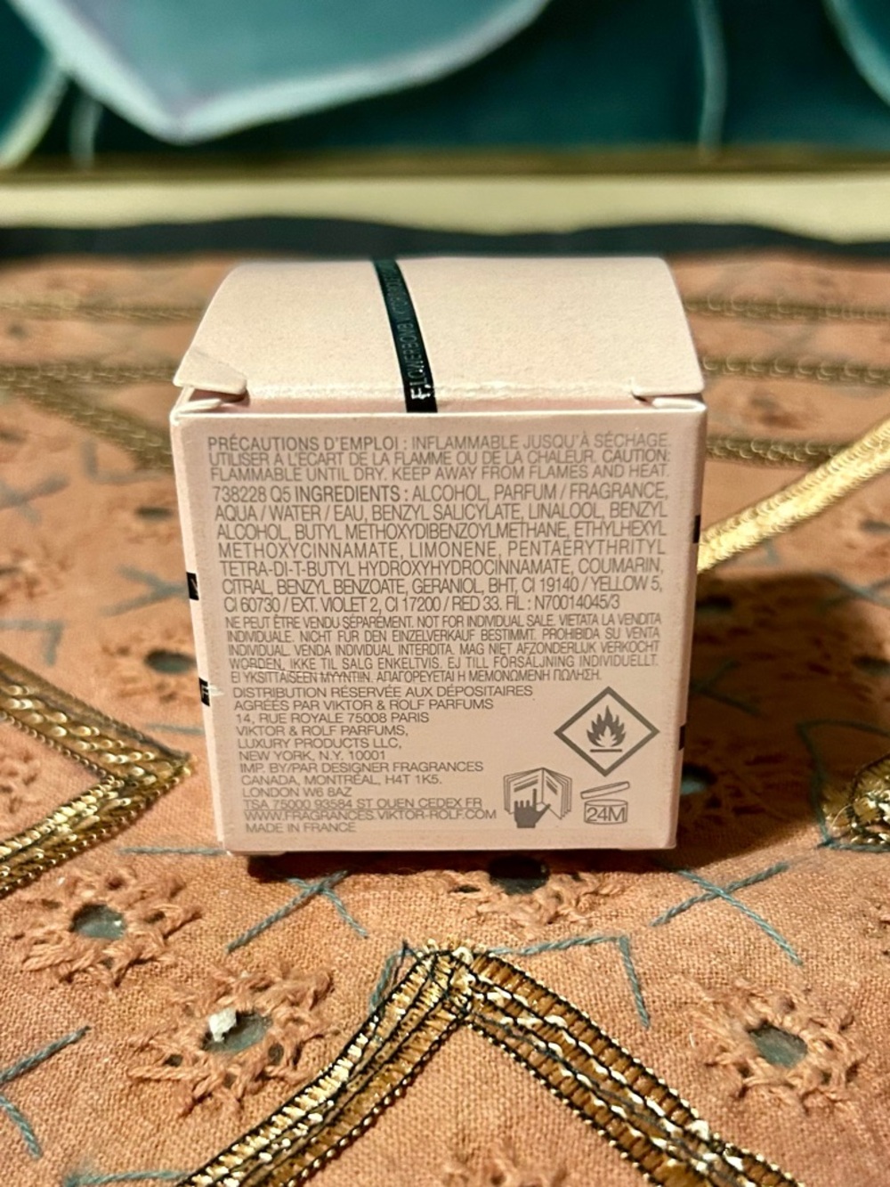 Viktor & Rolf Flowerbomb Mini Eau de Parfum - Picture 3 of 3